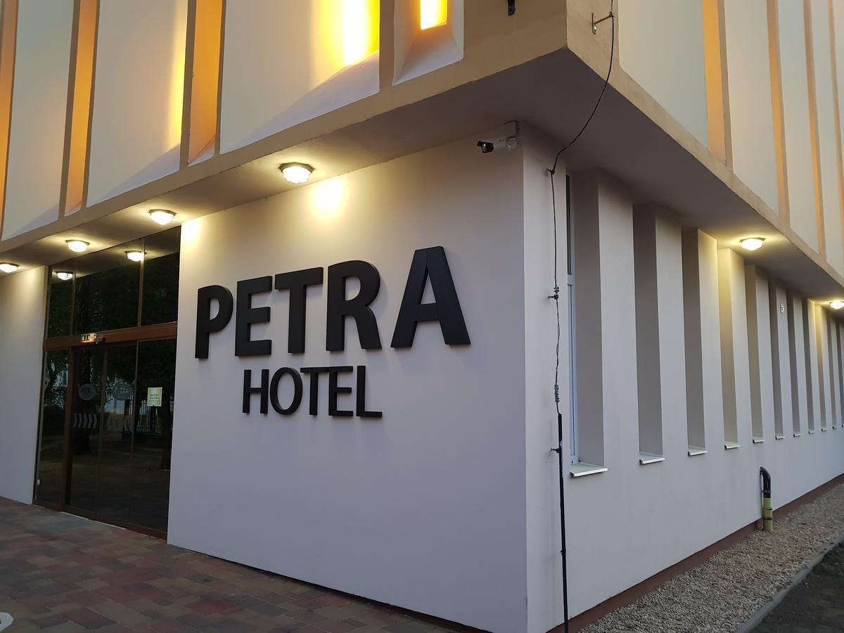 Petra Hotel Nyíregyháza Exterior foto